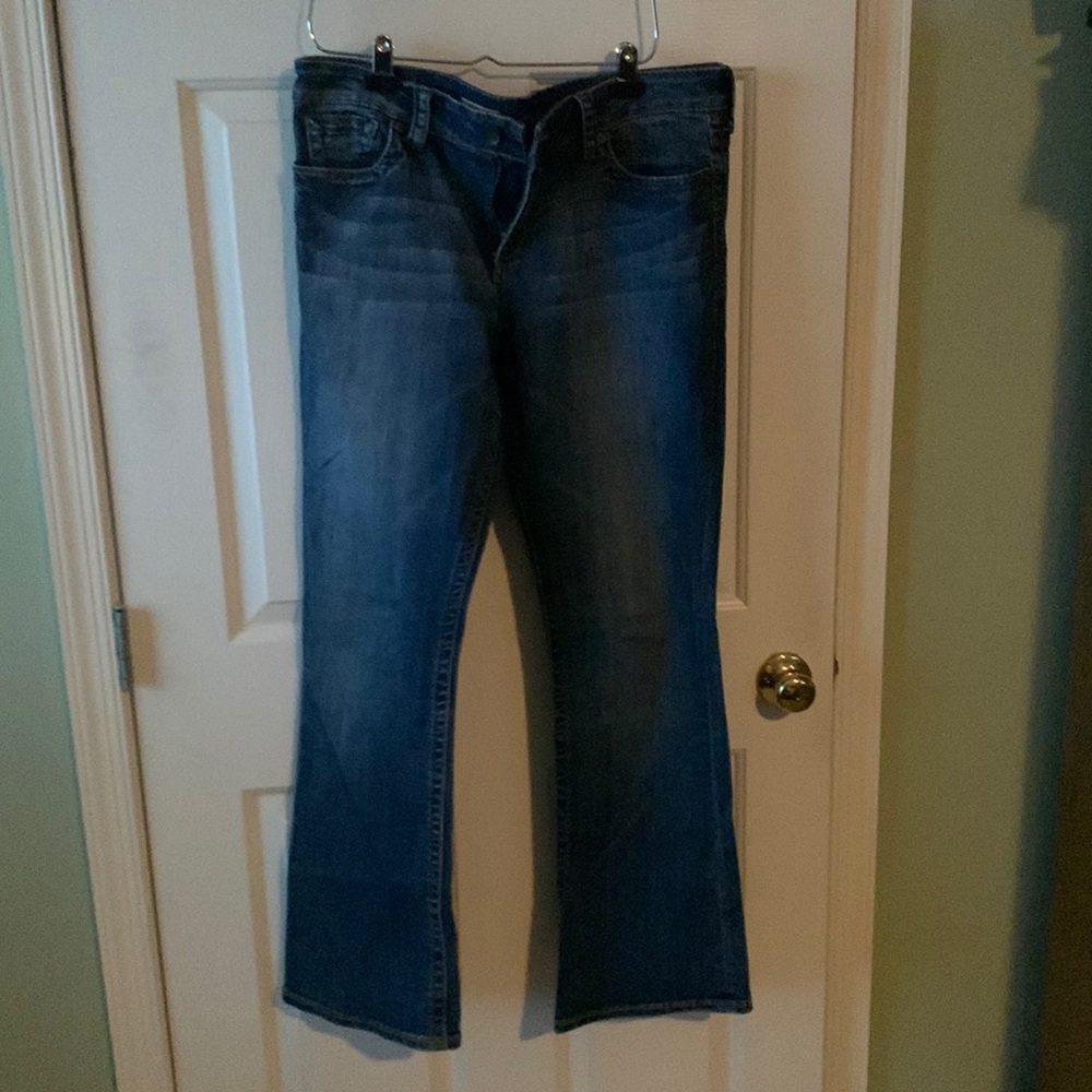 Barely worn a boot cut denim